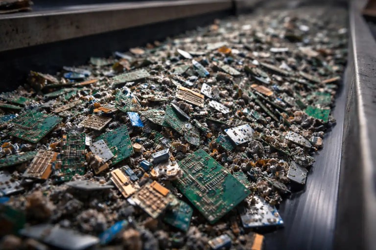 Metallium ASX MTM secures its first binding e-scrap supply agreement with Glencore, underpinning U.S. commissioning and Flash Joule Heating scale-up.